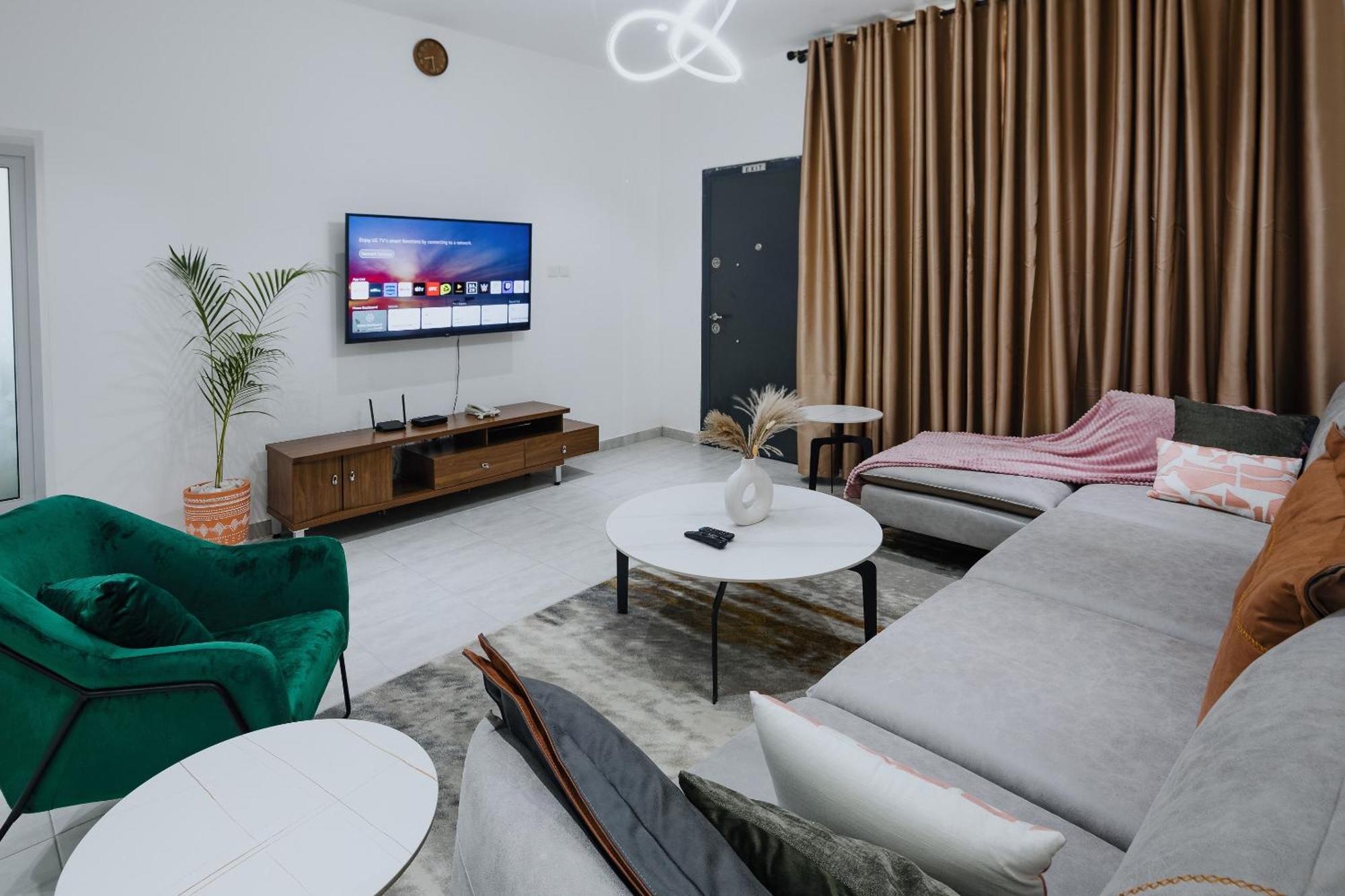 The Avery Apartments At Odomaa Place, East Airport Аккра Экстерьер фото